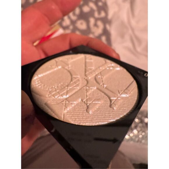 CHRISTIAN DIOR ~ DIORSKIN NUDE AIR LUMINIZER POWDER ~ # 01 ~ 0.21 OZ UNBOXED - Picture 2 of 5